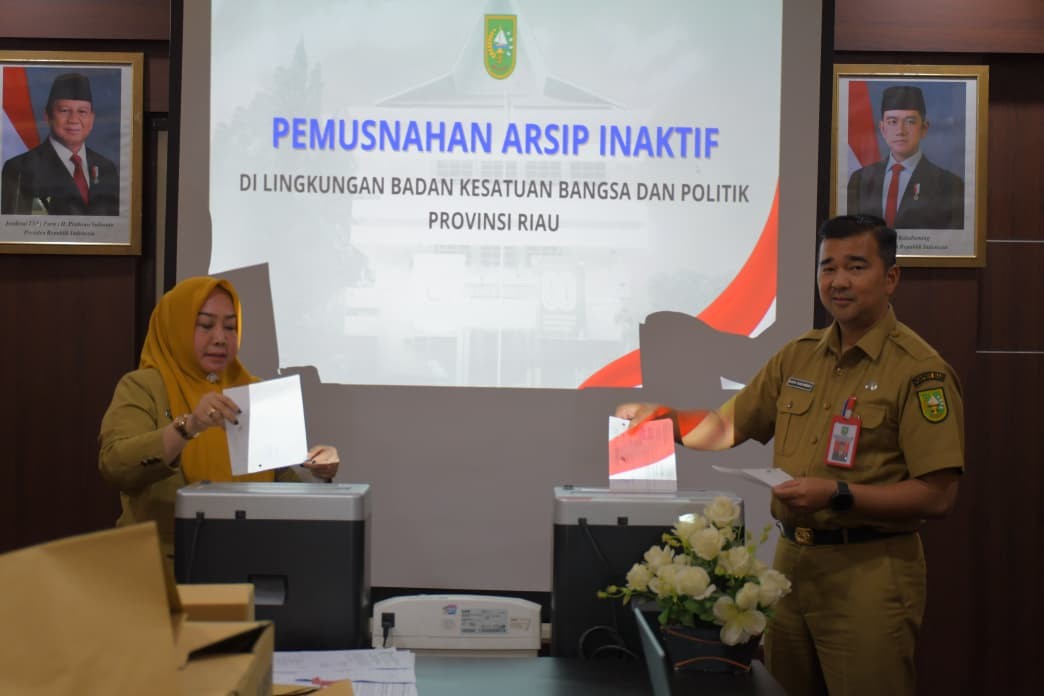 Badan Kesbangpol Provinsi Riau melakukan Pemusnahan Arsip Inaktif